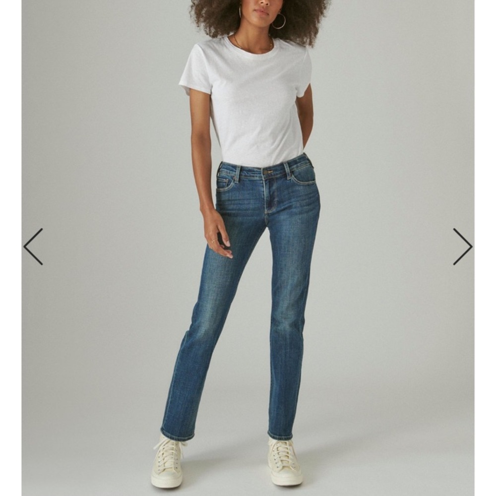 NWT straight leg medium wash jeans 00/24